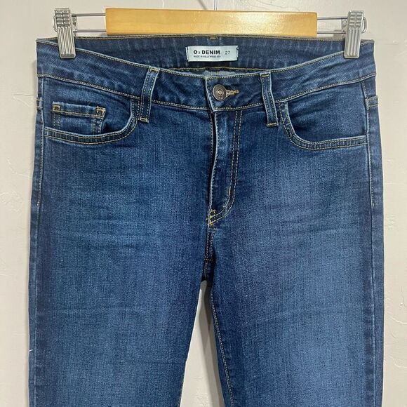 Hi-Low Straight Leg Frayed Hem Denim Pants in Medium Wash - Picture 2 of 6